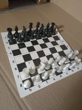 Набор шахматы Ладья-С обиходные пластмассовые и шахматная доска картон 31х31 см УЦЕНКА